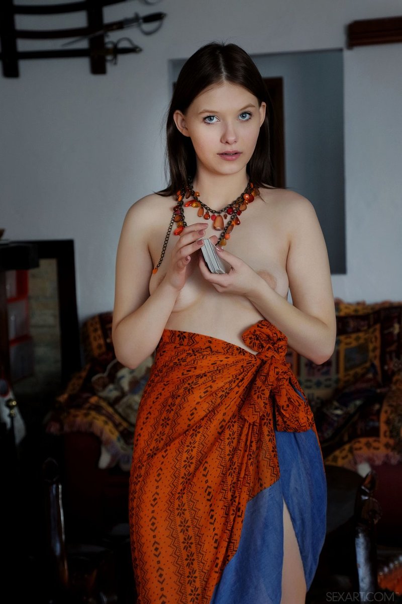 Зина, 25